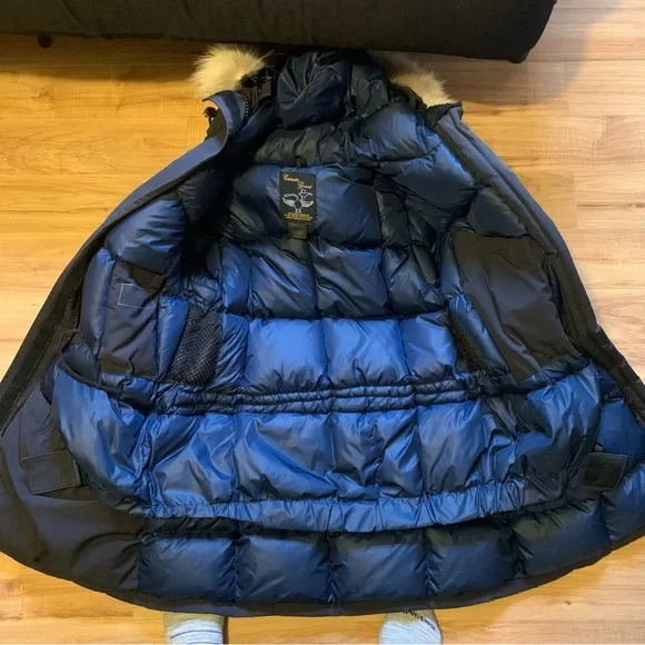 Canada Goose Resolute Parka - the most practical/functional, Canada Goose jacket - Picture 13 of 16